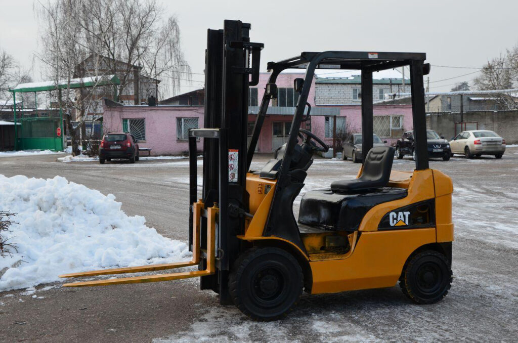 фото Вилочный автопогрузчик кара Caterpillar DP15NT — БУ